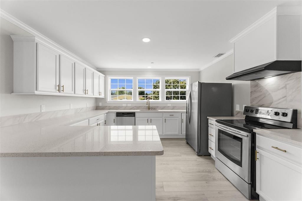 For Sale: $350,000 (3 beds, 1 baths, 1520 Square Feet)