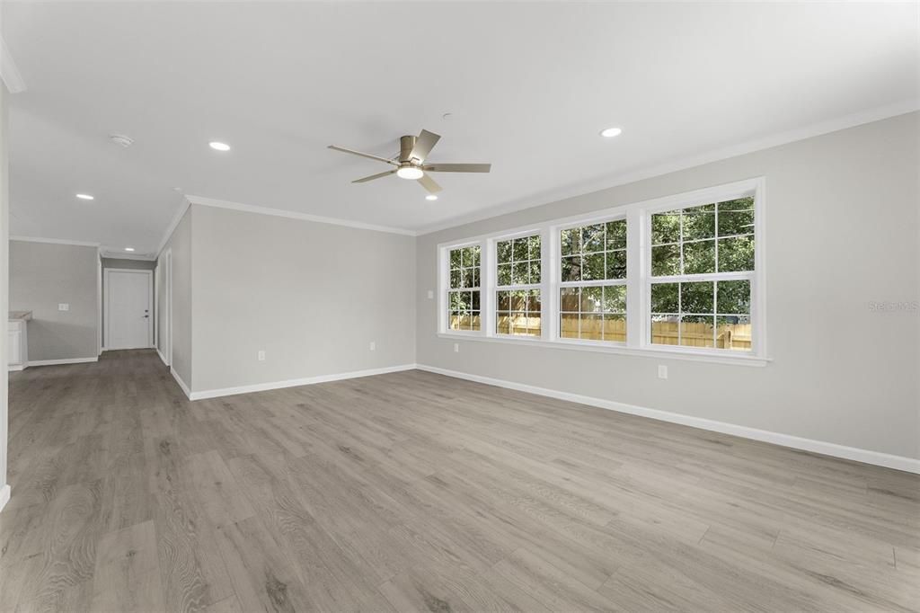 For Sale: $350,000 (3 beds, 1 baths, 1520 Square Feet)