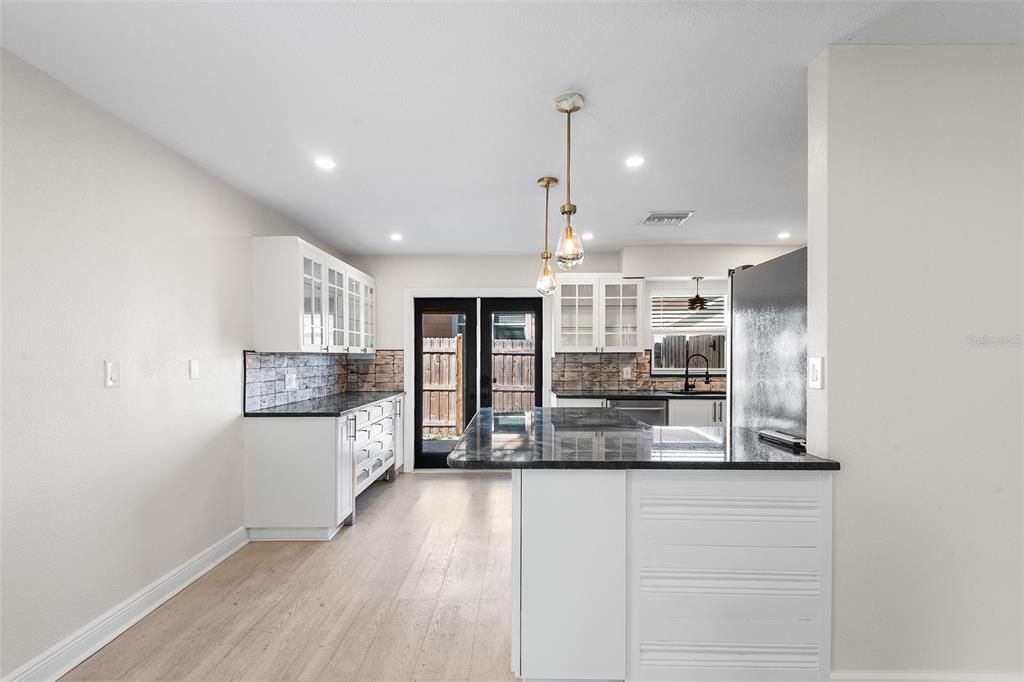 На продажу: $574,900 (4 спален, 2 ванн, 1485 Квадратных фут)