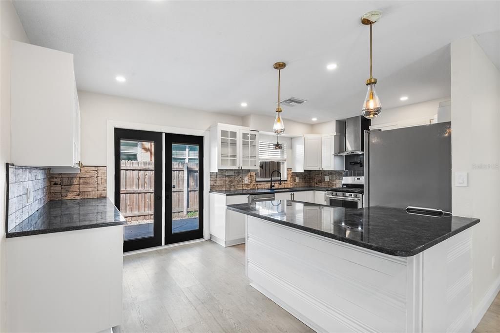 На продажу: $574,900 (4 спален, 2 ванн, 1485 Квадратных фут)