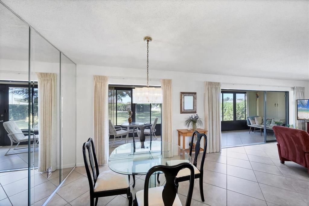 Под контрактом: $199,900 (2 спален, 2 ванн, 1194 Квадратных фут)