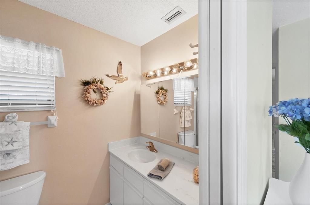 Под контрактом: $199,900 (2 спален, 2 ванн, 1194 Квадратных фут)