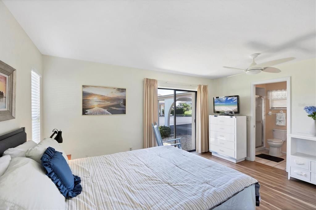 Под контрактом: $199,900 (2 спален, 2 ванн, 1194 Квадратных фут)