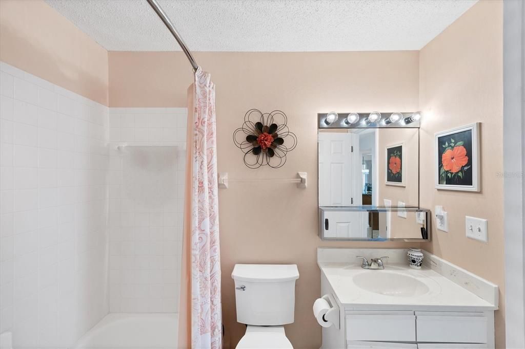 Под контрактом: $199,900 (2 спален, 2 ванн, 1194 Квадратных фут)