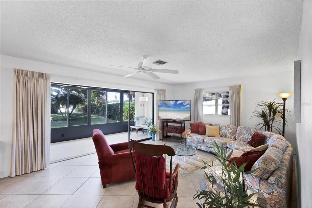 Под контрактом: $199,900 (2 спален, 2 ванн, 1194 Квадратных фут)