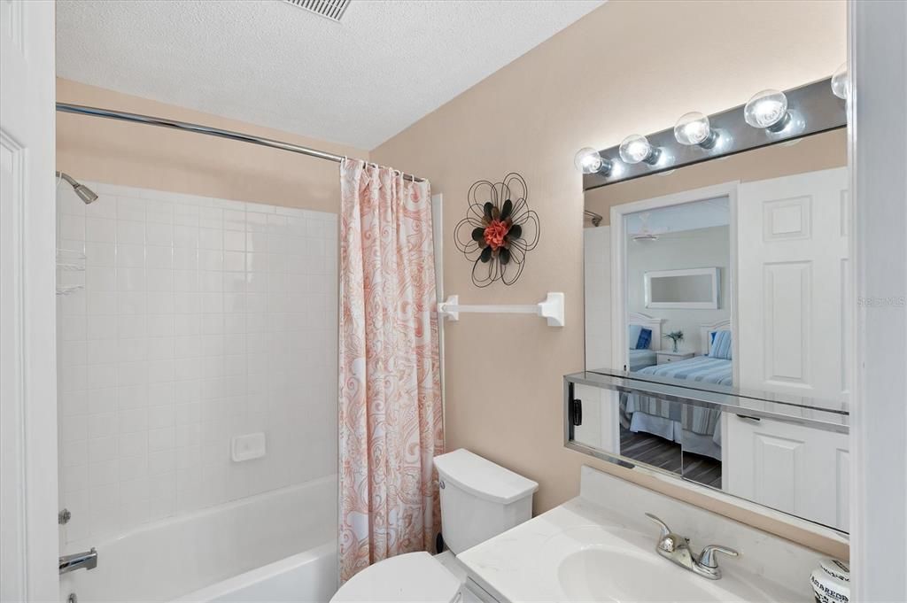 Под контрактом: $199,900 (2 спален, 2 ванн, 1194 Квадратных фут)