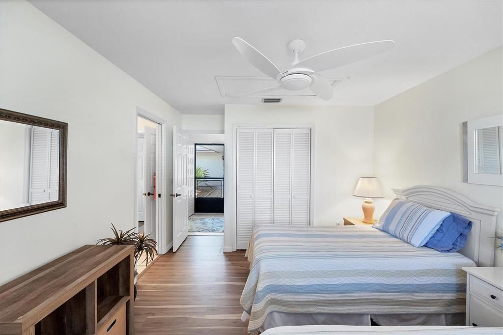 Под контрактом: $199,900 (2 спален, 2 ванн, 1194 Квадратных фут)