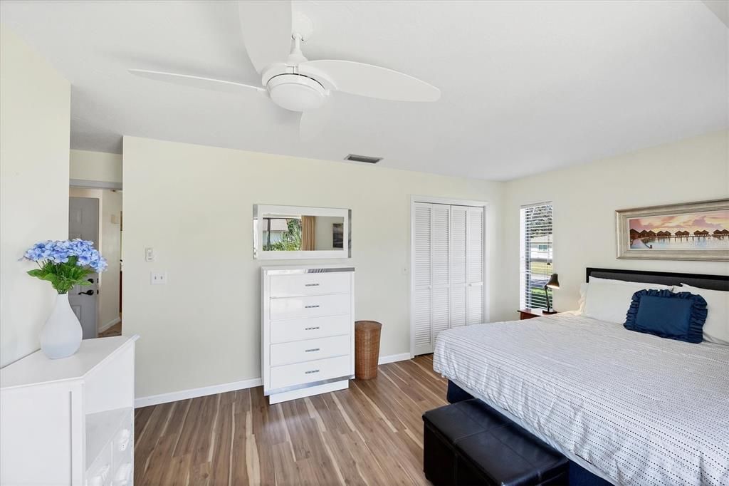 Под контрактом: $199,900 (2 спален, 2 ванн, 1194 Квадратных фут)