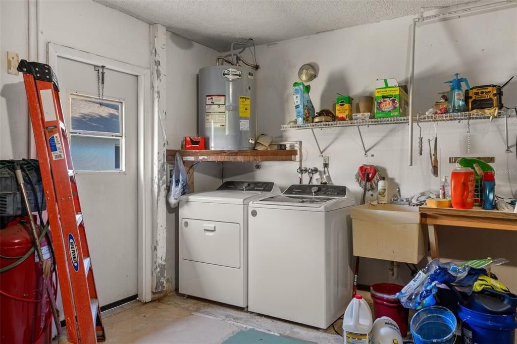 For Sale: $284,900 (2 beds, 2 baths, 1431 Square Feet)