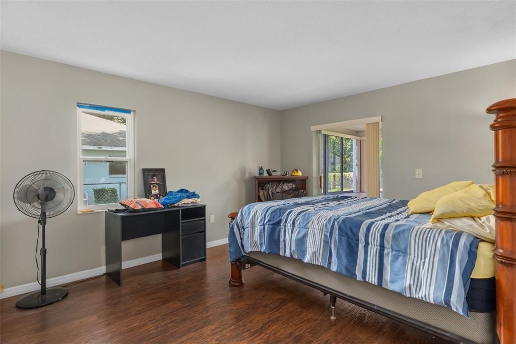 For Sale: $284,900 (2 beds, 2 baths, 1431 Square Feet)