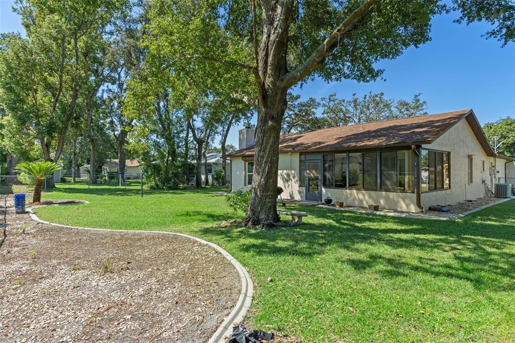 For Sale: $284,900 (2 beds, 2 baths, 1431 Square Feet)