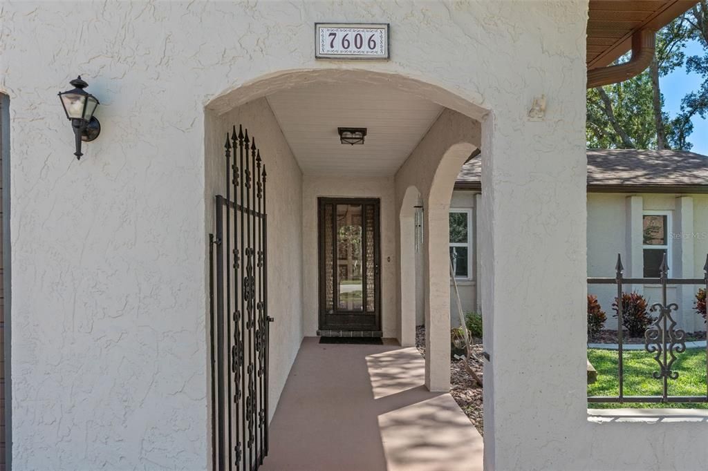 For Sale: $284,900 (2 beds, 2 baths, 1431 Square Feet)