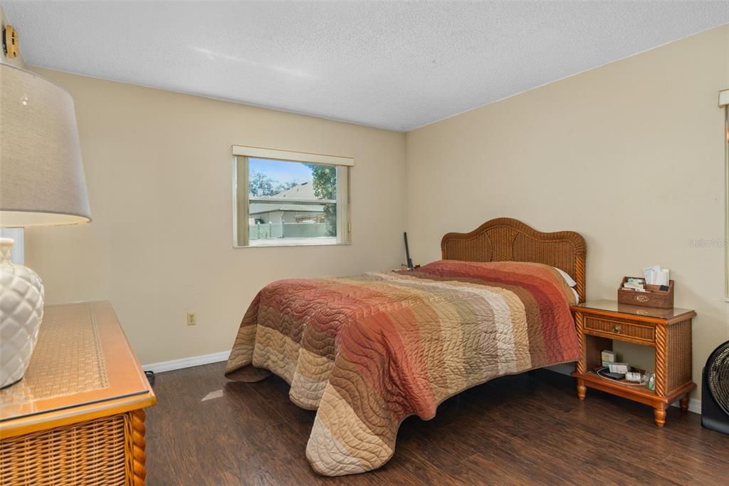 For Sale: $284,900 (2 beds, 2 baths, 1431 Square Feet)