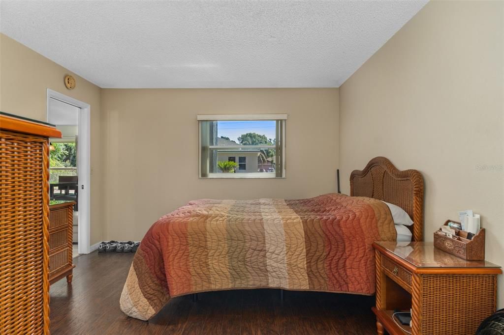 For Sale: $284,900 (2 beds, 2 baths, 1431 Square Feet)