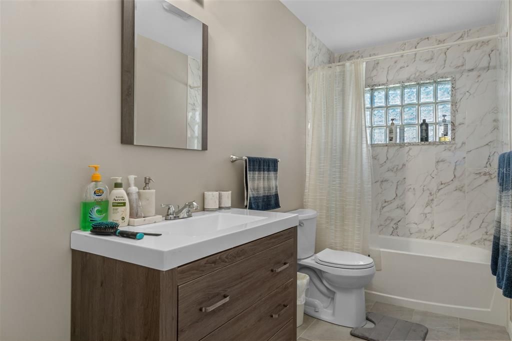 For Sale: $284,900 (2 beds, 2 baths, 1431 Square Feet)