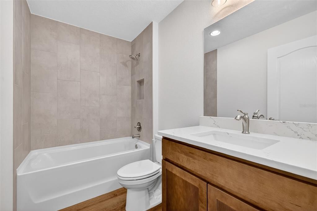 En Venta: $329,900 (3 camas, 2 baños, 1417 Pies cuadrados)