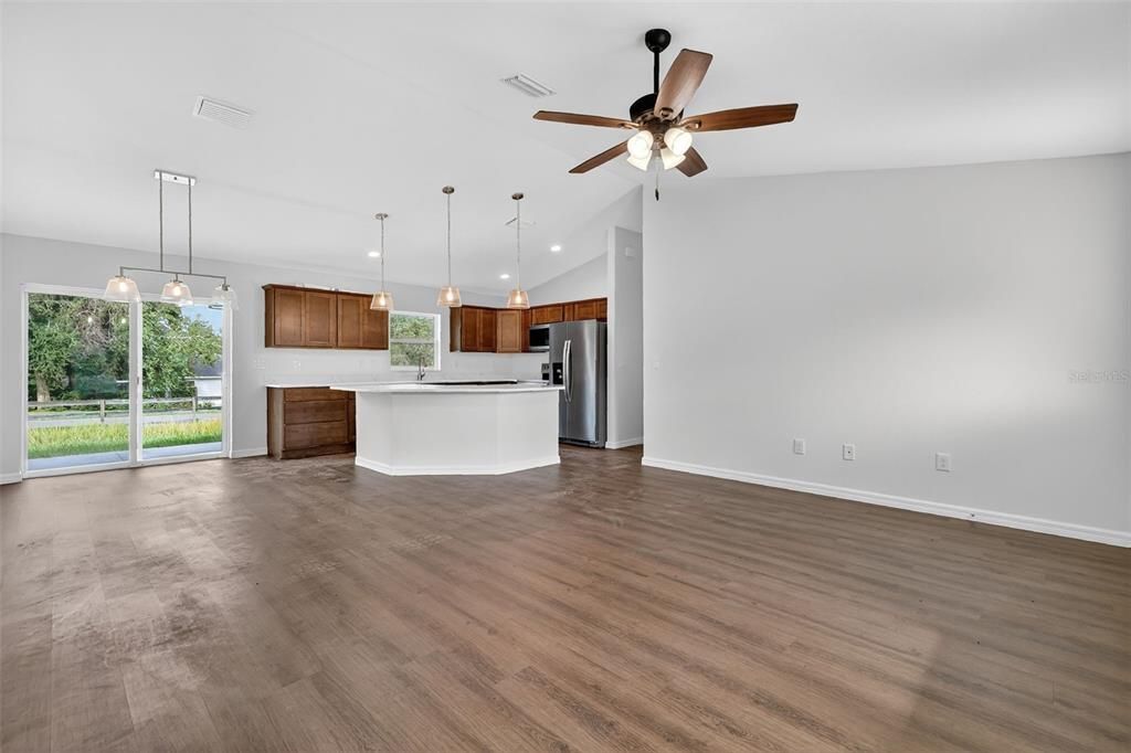 En Venta: $329,900 (3 camas, 2 baños, 1417 Pies cuadrados)