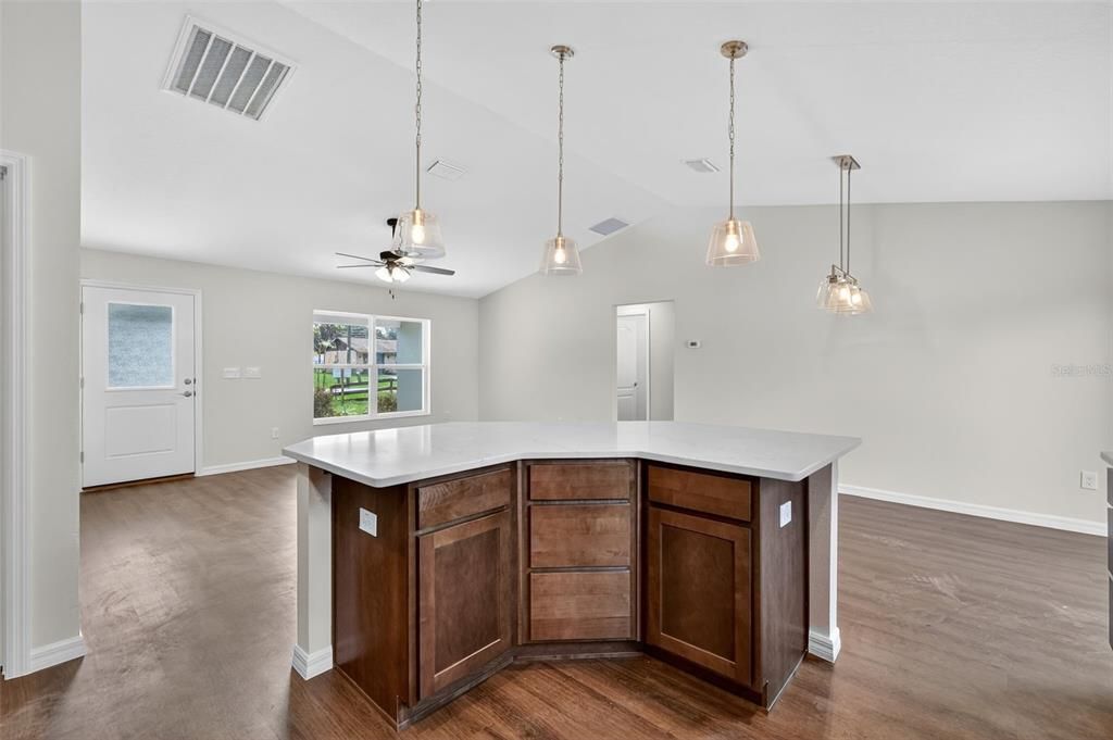 En Venta: $329,900 (3 camas, 2 baños, 1417 Pies cuadrados)