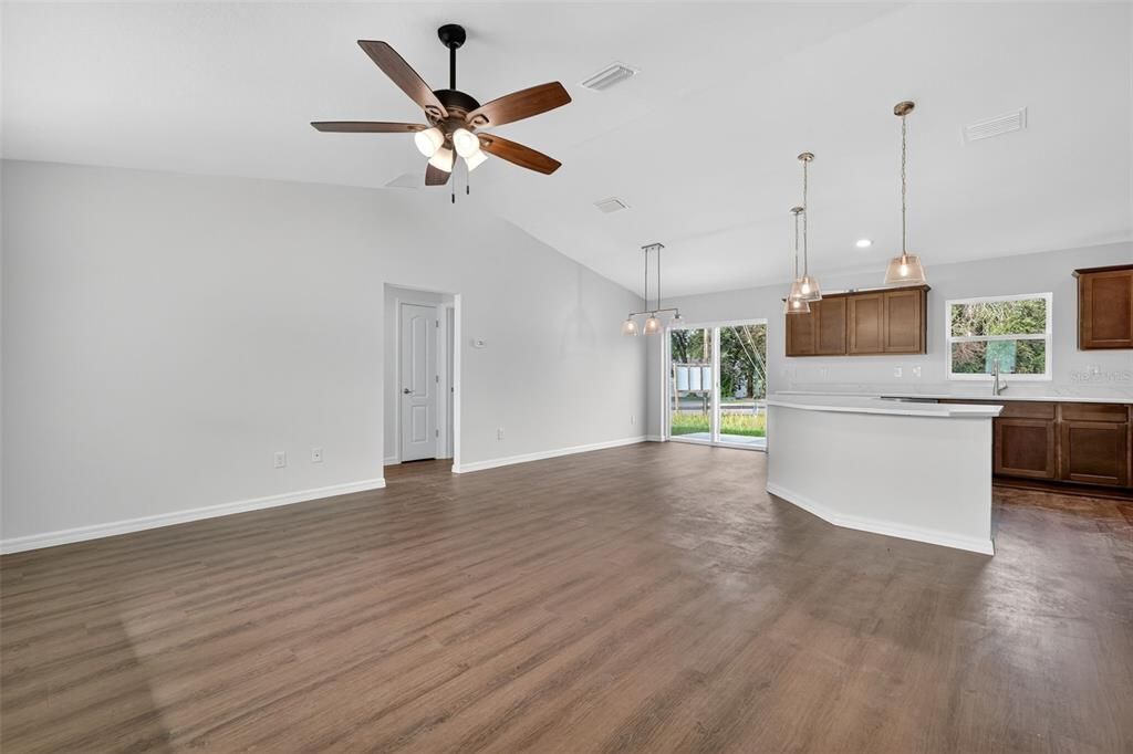 En Venta: $329,900 (3 camas, 2 baños, 1417 Pies cuadrados)