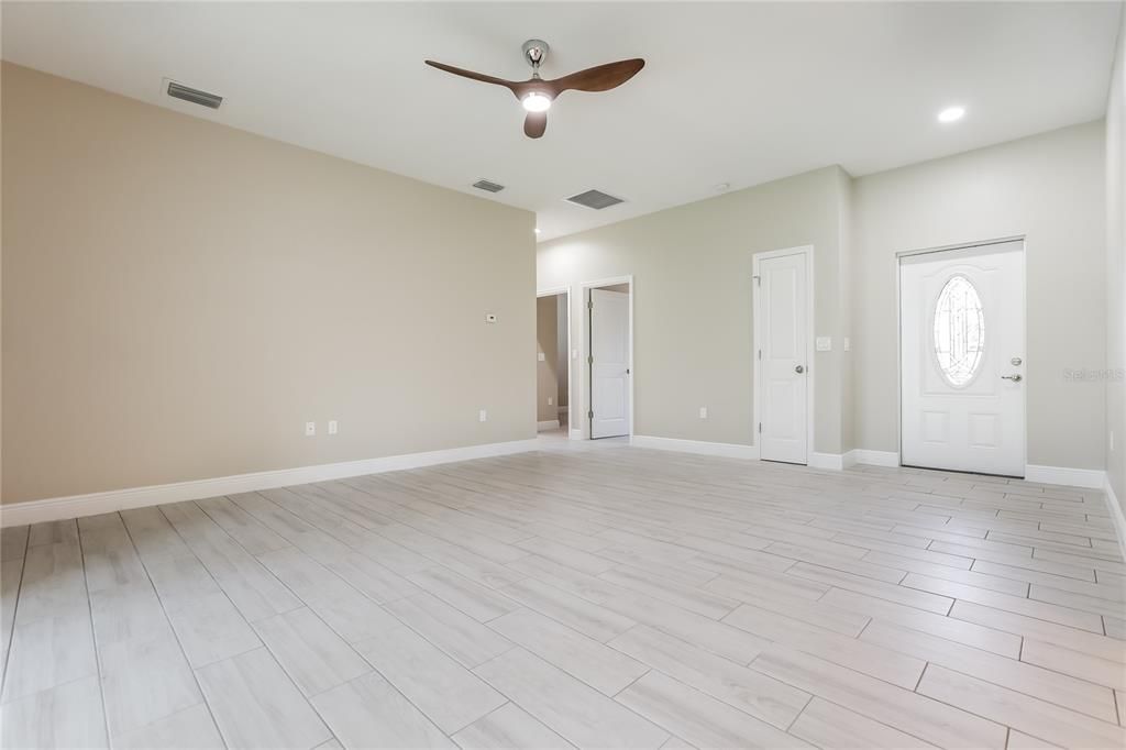 For Rent: $2,045 (3 beds, 2 baths, 1513 Square Feet)