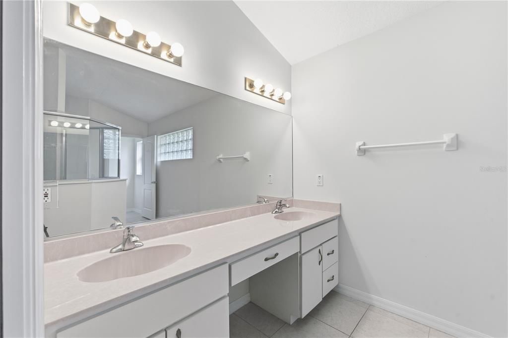 For Sale: $599,900 (4 beds, 3 baths, 2417 Square Feet)