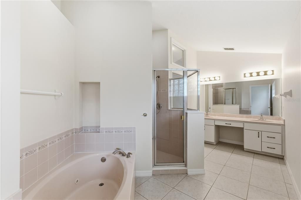 For Sale: $599,900 (4 beds, 3 baths, 2417 Square Feet)