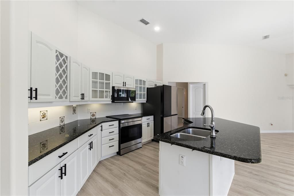 For Sale: $599,900 (4 beds, 3 baths, 2417 Square Feet)