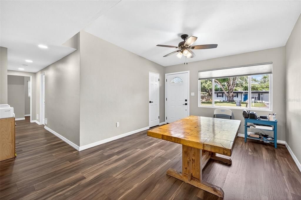 Active With Contract: $329,500 (3 beds, 1 baths, 1126 Square Feet)