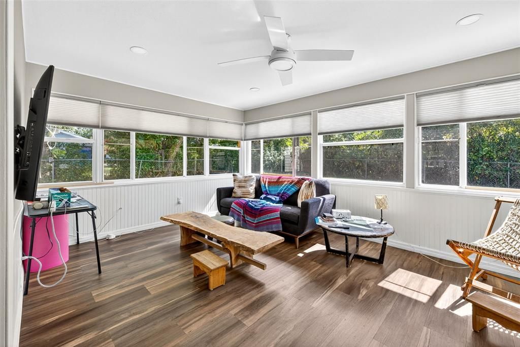 Active With Contract: $329,500 (3 beds, 1 baths, 1126 Square Feet)