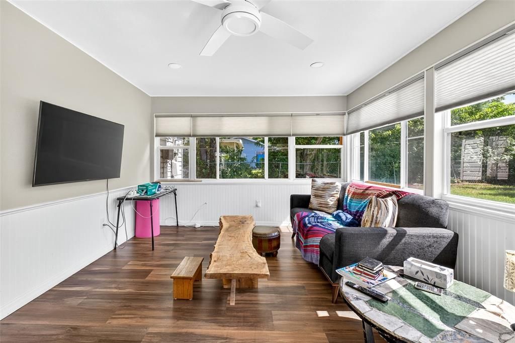 Active With Contract: $329,500 (3 beds, 1 baths, 1126 Square Feet)