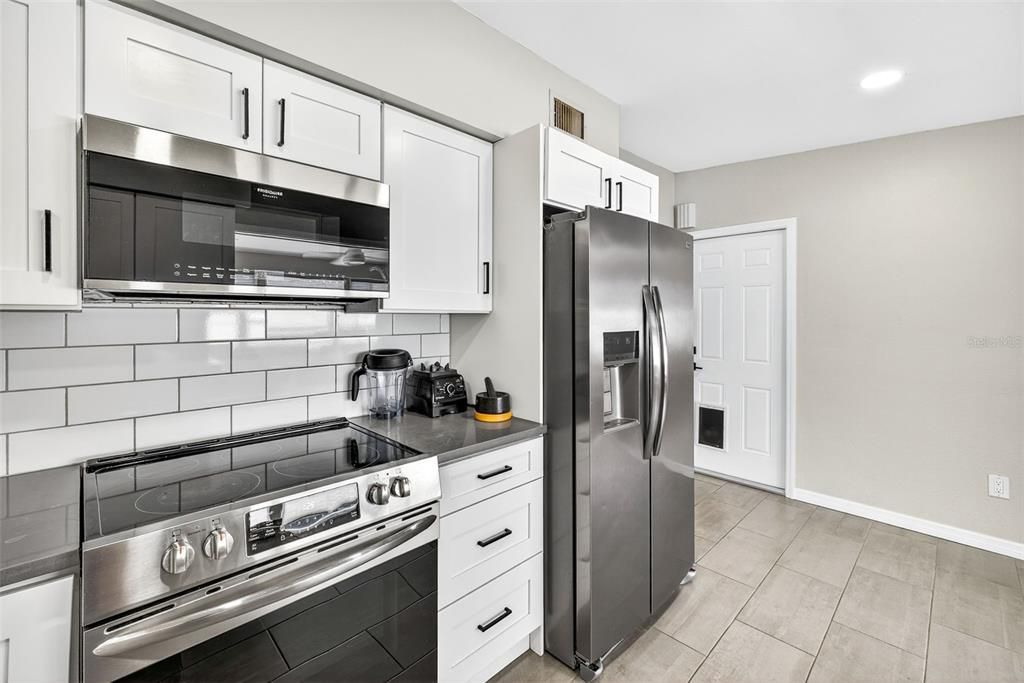 Active With Contract: $329,500 (3 beds, 1 baths, 1126 Square Feet)