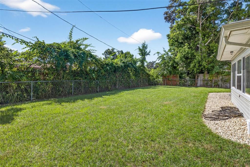 Active With Contract: $329,500 (3 beds, 1 baths, 1126 Square Feet)