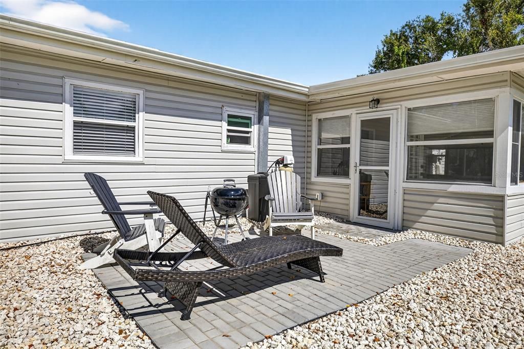 Active With Contract: $329,500 (3 beds, 1 baths, 1126 Square Feet)