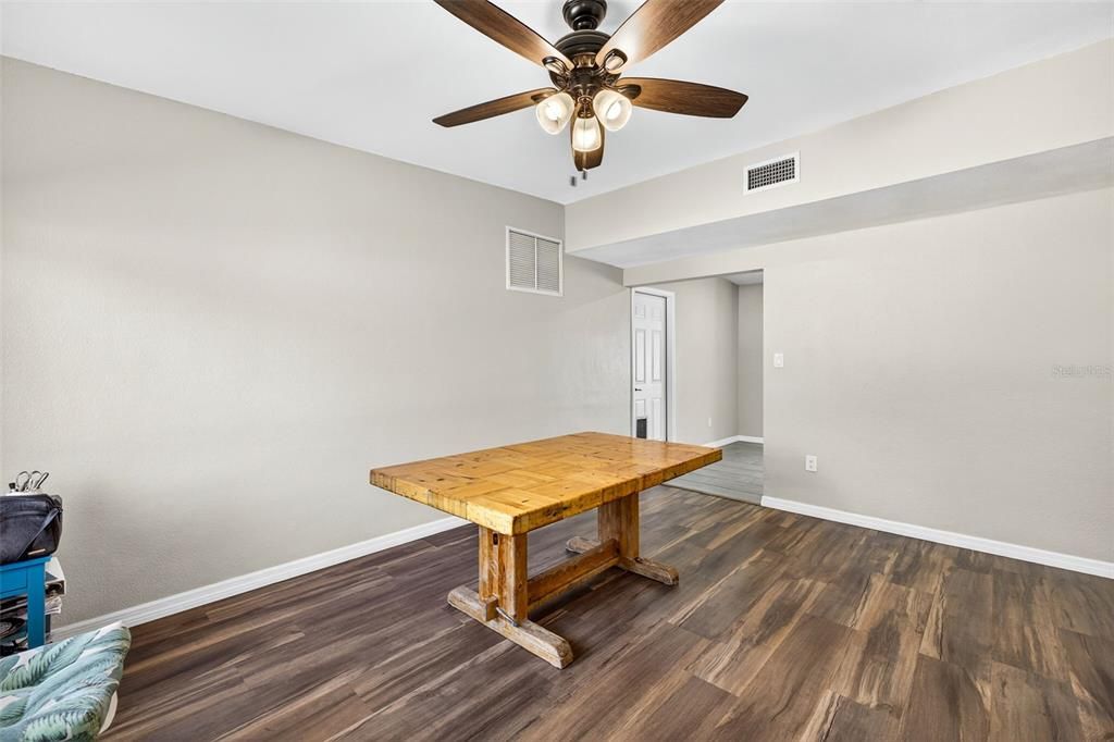 Active With Contract: $329,500 (3 beds, 1 baths, 1126 Square Feet)