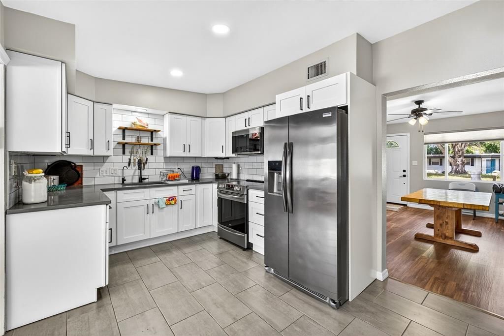 Active With Contract: $329,500 (3 beds, 1 baths, 1126 Square Feet)