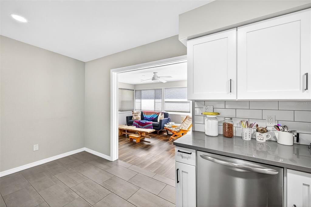 Active With Contract: $329,500 (3 beds, 1 baths, 1126 Square Feet)