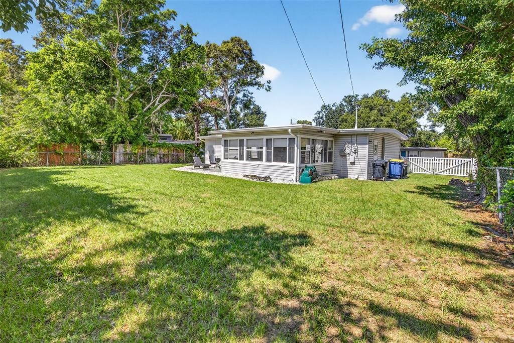 Active With Contract: $329,500 (3 beds, 1 baths, 1126 Square Feet)