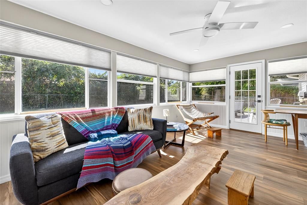 Active With Contract: $329,500 (3 beds, 1 baths, 1126 Square Feet)