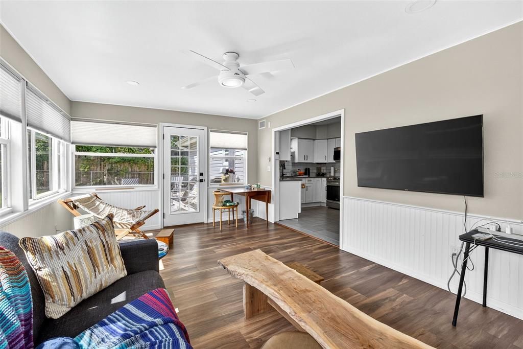 Active With Contract: $329,500 (3 beds, 1 baths, 1126 Square Feet)