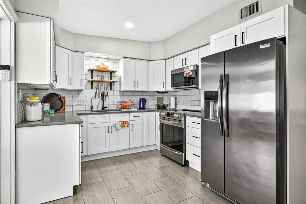 Active With Contract: $329,500 (3 beds, 1 baths, 1126 Square Feet)