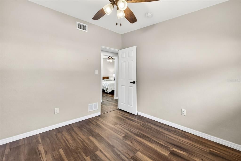 Active With Contract: $329,500 (3 beds, 1 baths, 1126 Square Feet)