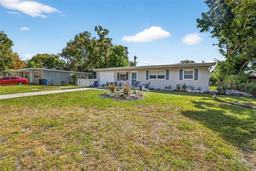 Active With Contract: $329,500 (3 beds, 1 baths, 1126 Square Feet)