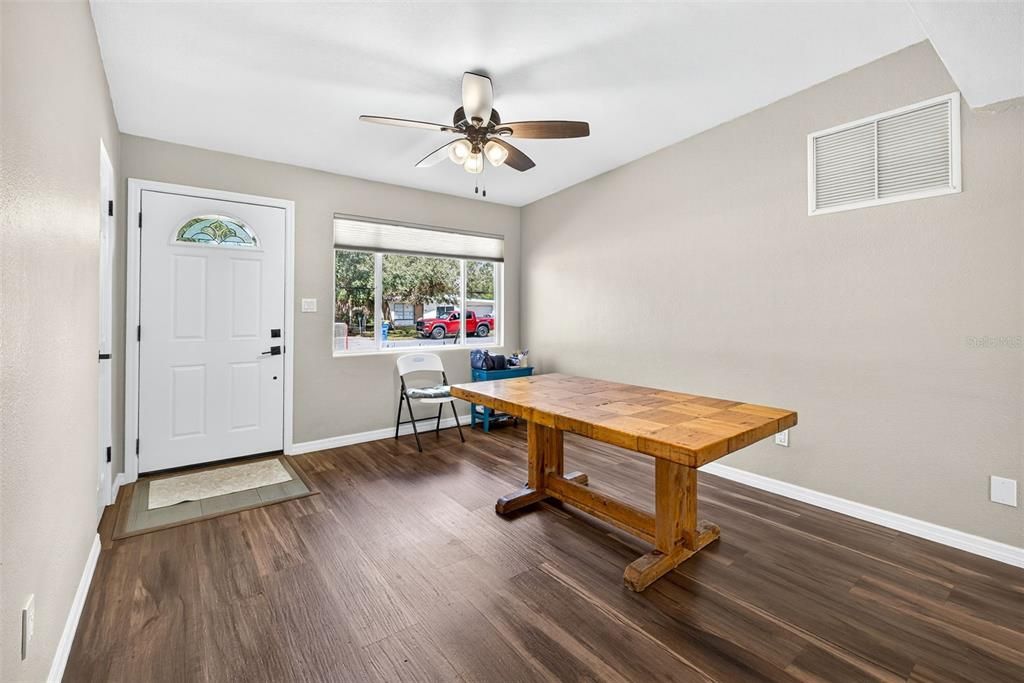 Active With Contract: $329,500 (3 beds, 1 baths, 1126 Square Feet)