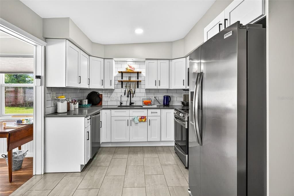 Active With Contract: $329,500 (3 beds, 1 baths, 1126 Square Feet)