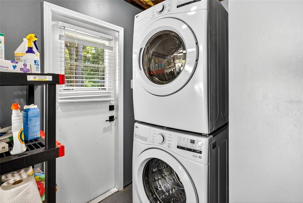 Active With Contract: $329,500 (3 beds, 1 baths, 1126 Square Feet)