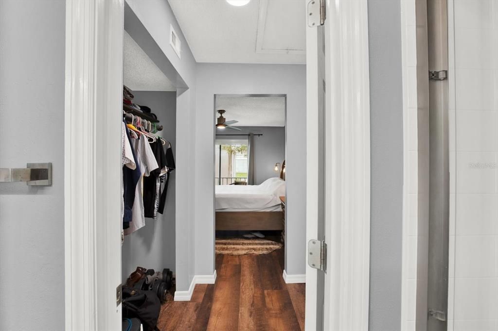 For Sale: $119,900 (1 beds, 1 baths, 700 Square Feet)