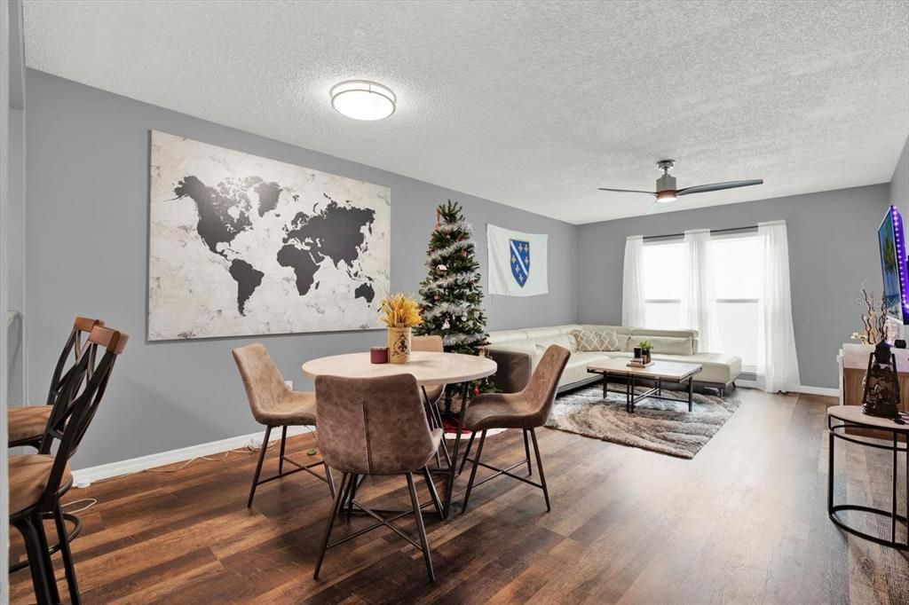 For Sale: $119,900 (1 beds, 1 baths, 700 Square Feet)