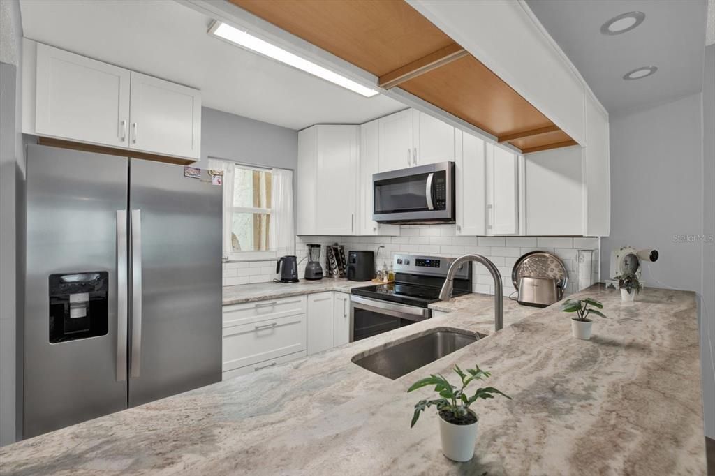 For Sale: $119,900 (1 beds, 1 baths, 700 Square Feet)