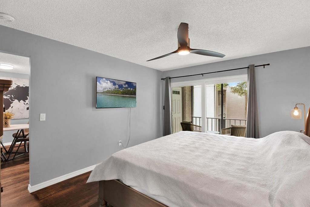 For Sale: $119,900 (1 beds, 1 baths, 700 Square Feet)