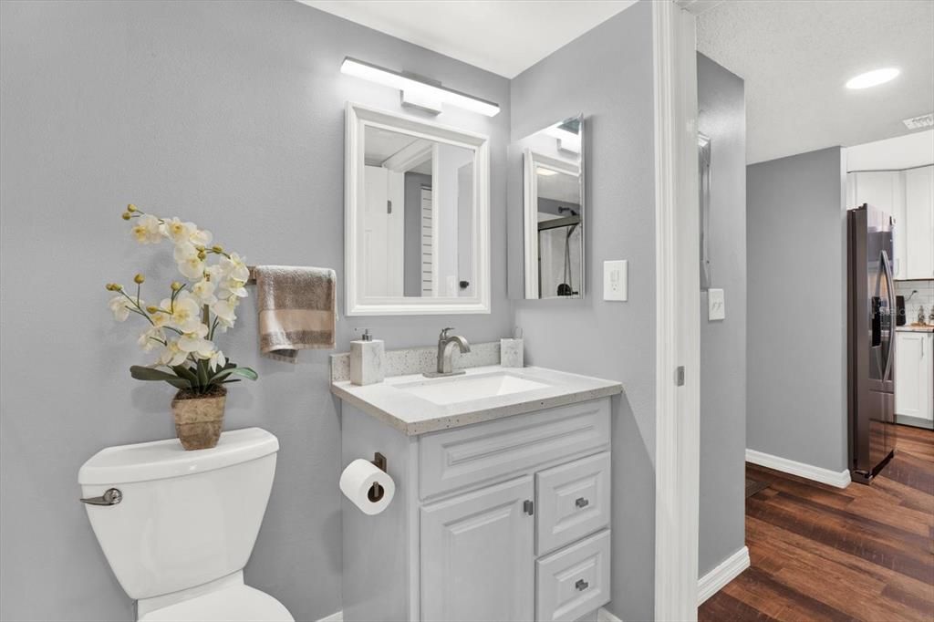 For Sale: $119,900 (1 beds, 1 baths, 700 Square Feet)